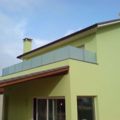 Terraza de chalet acristalada