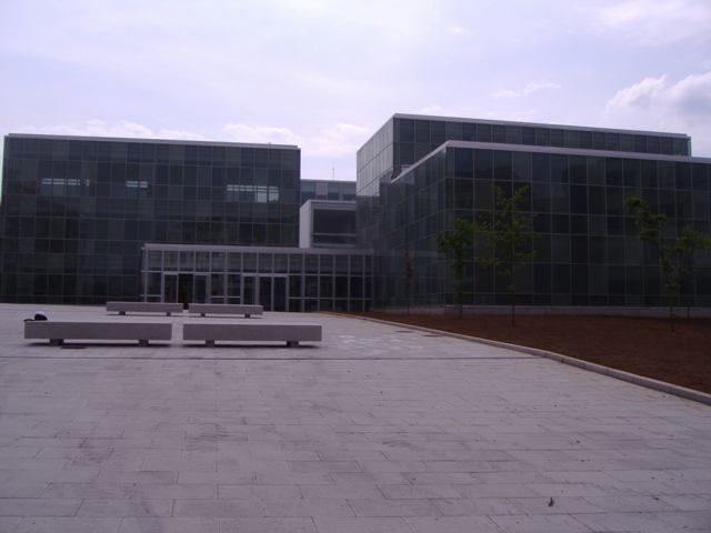 Fachada de edificio acristalada