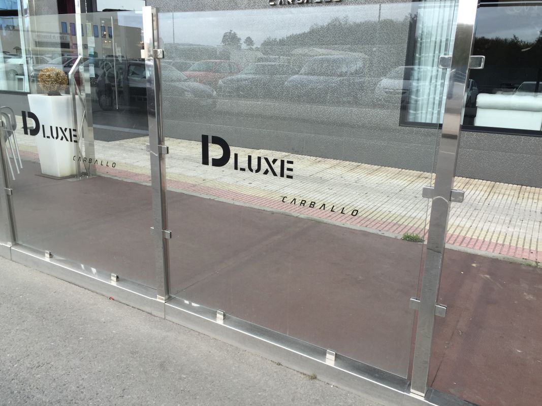 Detalle de sección de cerramiento de cristal