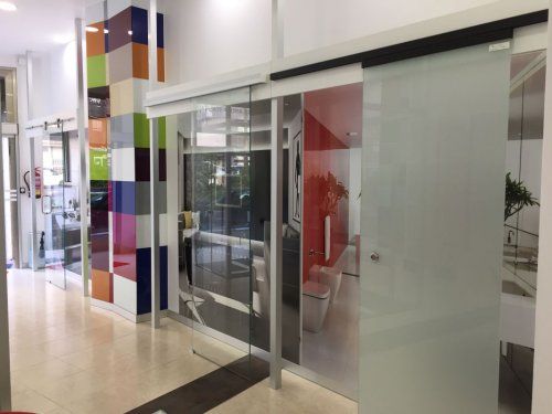 Puertas Correderas en Vidrio con los Sistemas de los mejores fabricantes....