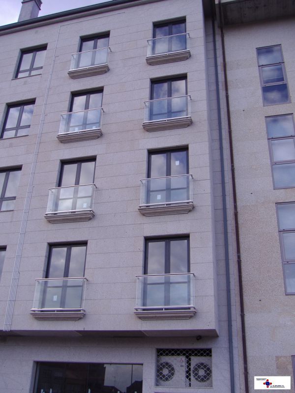 Acristalamiento de fachada de edificio