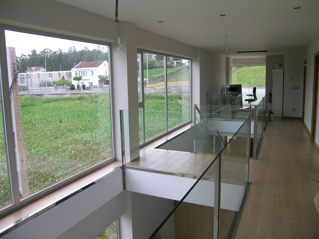 Escaleras con cerramiento de vidrio