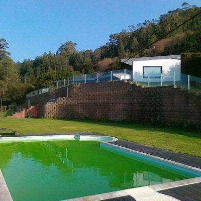 Cerramiento de vidrio para piscina exterior