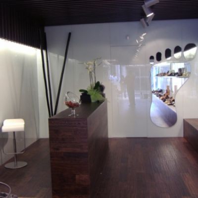 Local comercial con acabados en vidrio