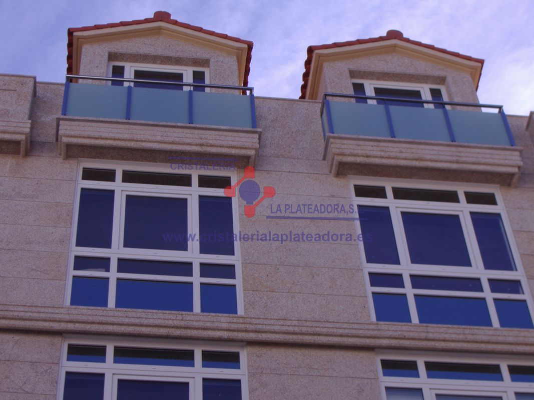 Fachadas con terrazas acristaladas