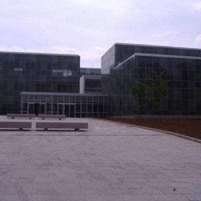 Fachada de edificio acristalada