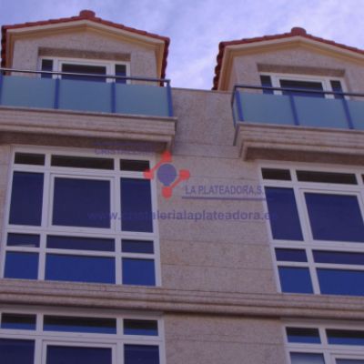 Fachadas con terrazas acristaladas