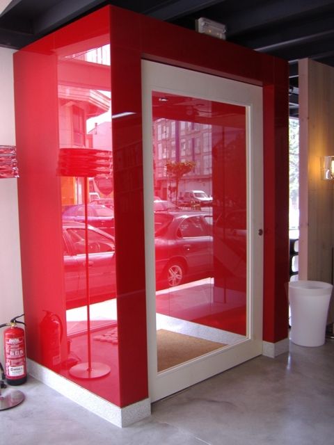 Entrada de vidrio para local