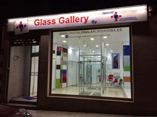 Glass Gallery Avda. de Arteixo, 91 15007    A Coruña Tlf. 881 081 329 e mail: cristaleria@laplateadora