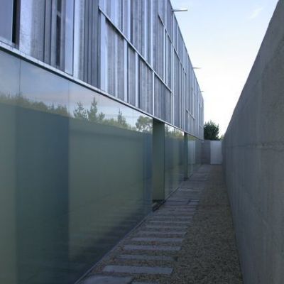 Exterior de oficinas con acristalamiento