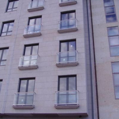 Acristalamiento de fachada de edificio